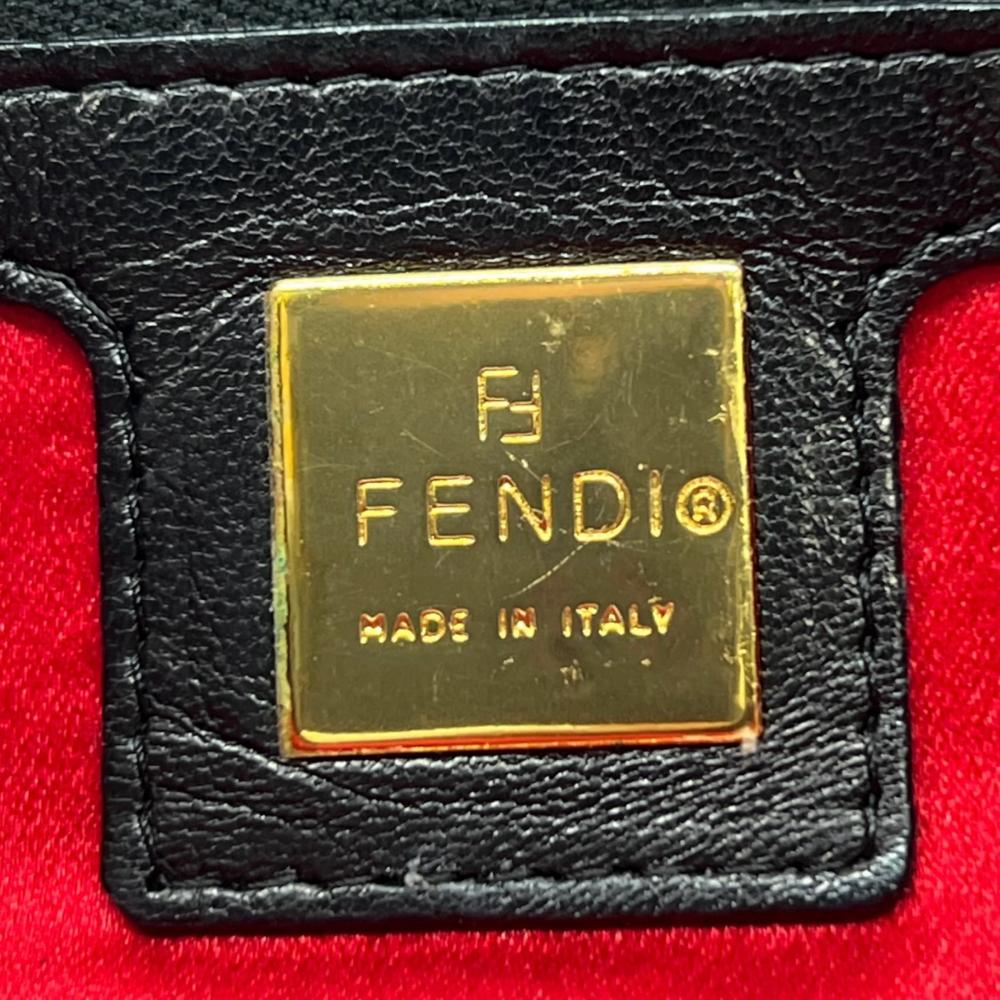 FENDI フェンディ ショルダーバッグ マンマバケット ロゴ金具 スウェード レザー ブラック 黒 レッド 赤 ゴールド金具 レディース【中古品】