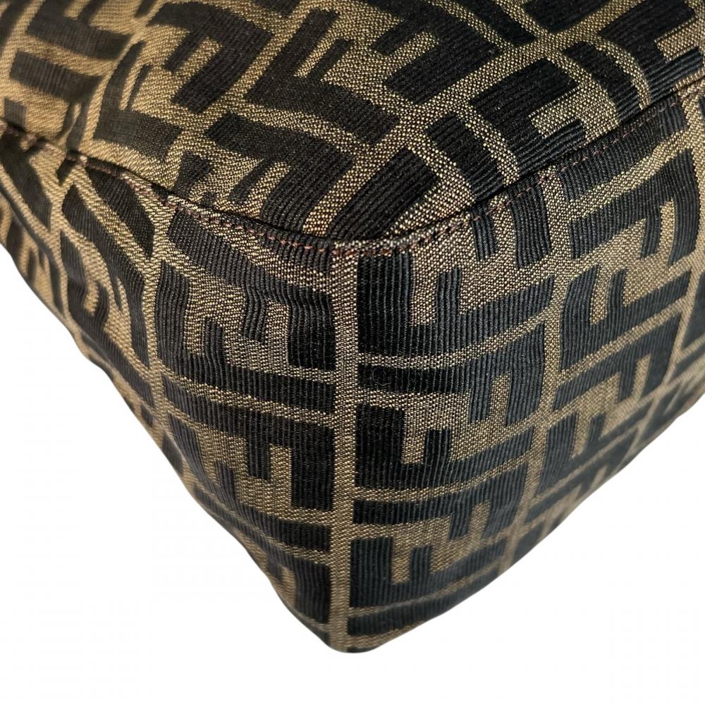 FENDI フェンディ ショルダーバッグ ズッカ ロゴ金具 キャンバス ブラウン 茶 シルバー金具 レディース【中古品】