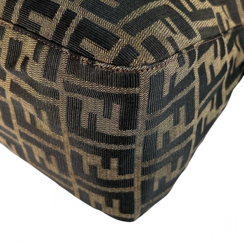 FENDI フェンディ ショルダーバッグ ズッカ ロゴ金具 キャンバス ブラウン 茶 シルバー金具 レディース【中古品】