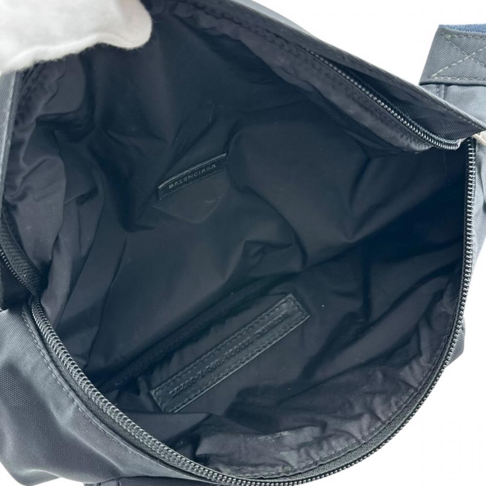 BALENCIAGA バレンシアガ ボディバッグ ウィールベルトバッグ 533009 ナイロン ブラック 黒 ダークブルー シルバー金具 メンズ【中古品】