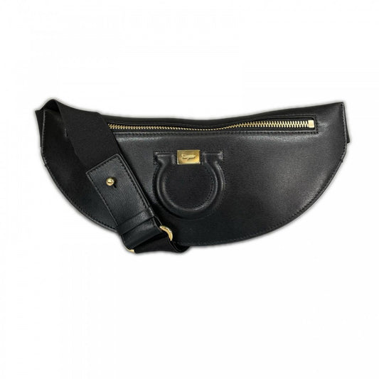 Salvatore Ferragamo サルヴァトーレフェラガモ ボディバッグ ガンチーニ AU-22 レザー ブラック 黒 ゴールド金具 メンズ【中古品】