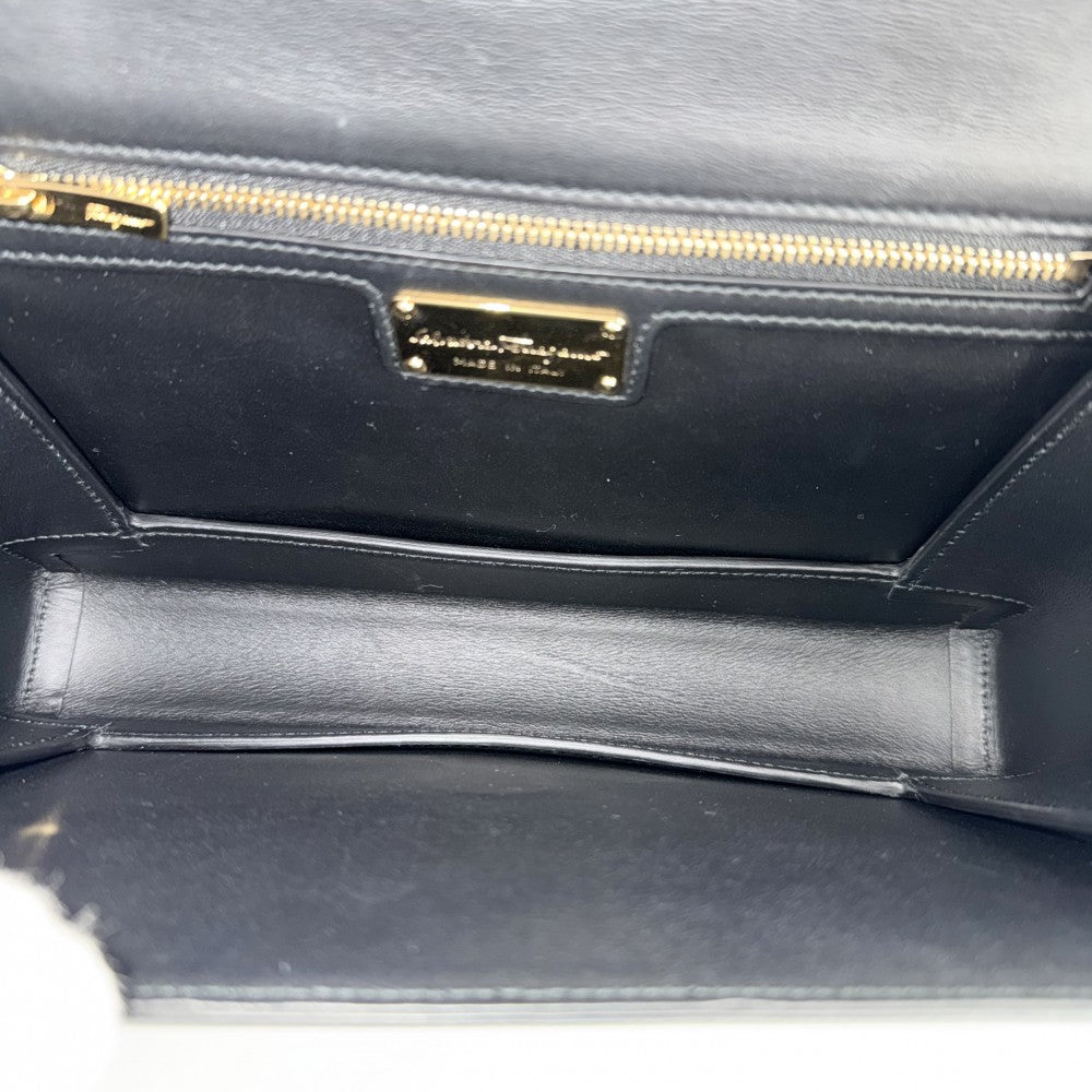 Salvatore Ferragamo サルヴァトーレフェラガモ ショルダーバッグ ヴァラリボン チェーンショルダー 21-G462 レザー ブラック 黒 ゴールド金具 レディース【中古品】
