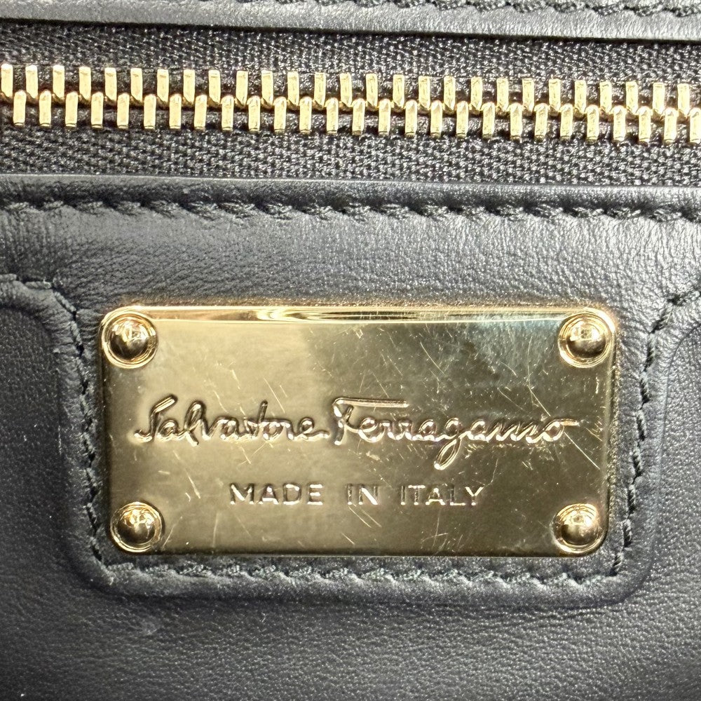 Salvatore Ferragamo サルヴァトーレフェラガモ ショルダーバッグ ヴァラリボン チェーンショルダー 21-G462 レザー ブラック 黒 ゴールド金具 レディース【中古品】