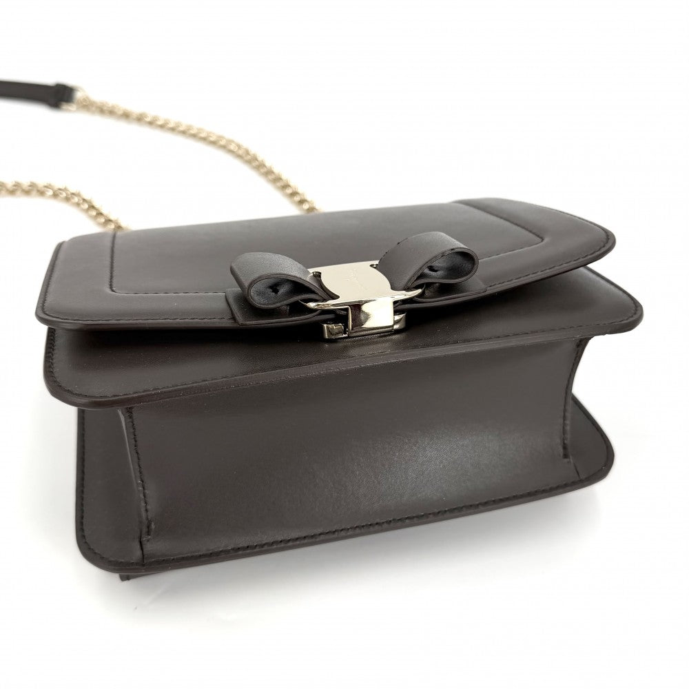 Salvatore Ferragamo サルヴァトーレフェラガモ ショルダーバッグ ヴァラリボン チェーンショルダー レザー ブラウン 茶 ゴールド金具 レディース【中古品】