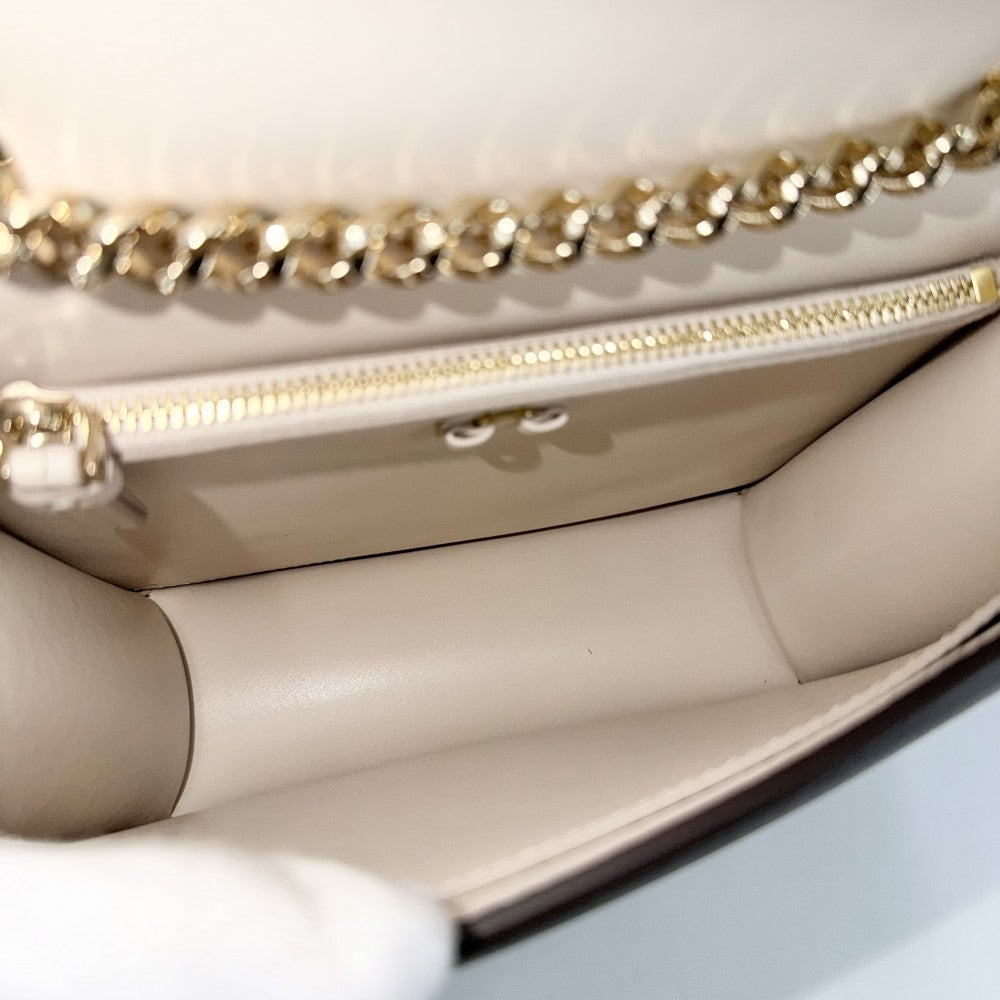 Salvatore Ferragamo サルヴァトーレフェラガモ ショルダーバッグ ヴァラリボン チェーンショルダー レザー ブラウン 茶 ゴールド金具 レディース【中古品】