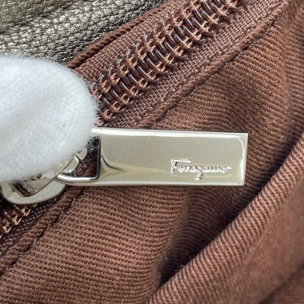 Salvatore Ferragamo サルヴァトーレフェラガモ ハンドバッグ ガンチーニ マリッサ メタリック カーフ グレー シルバー金具 レディース【中古品】