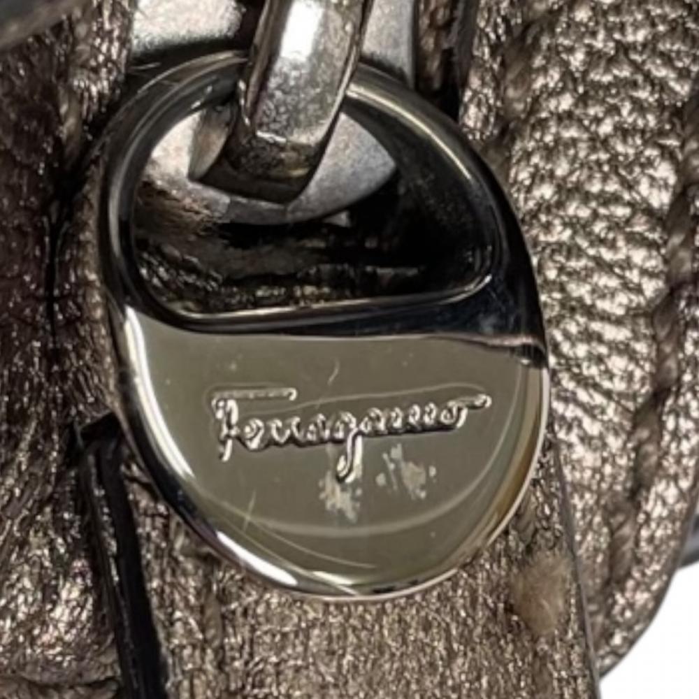 Salvatore Ferragamo サルヴァトーレフェラガモ ハンドバッグ ガンチーニ マリッサ メタリック カーフ グレー シルバー金具 レディース【中古品】