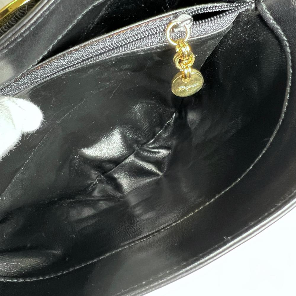 Salvatore Ferragamo サルヴァトーレフェラガモ ハンドバッグ ヴァラ バケツバッグ BA214180 レザー ブラック 黒 ゴールド金具 レディース【中古品】