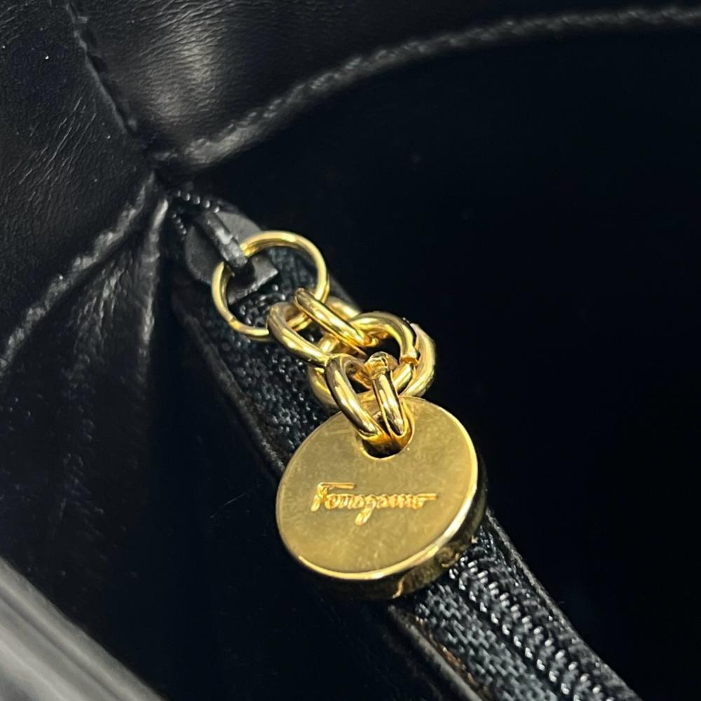 Salvatore Ferragamo サルヴァトーレフェラガモ ハンドバッグ ヴァラ バケツバッグ BA214180 レザー ブラック 黒 ゴールド金具 レディース【中古品】