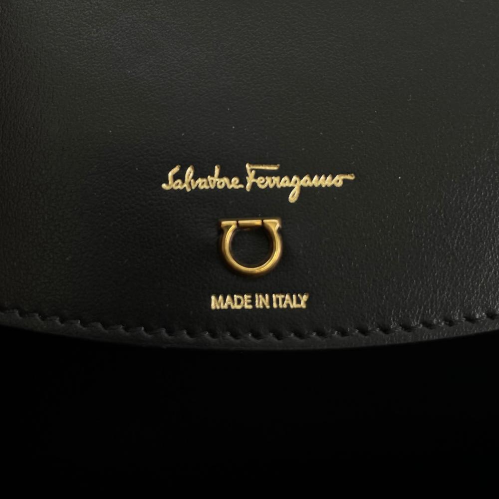 Salvatore Ferragamo サルヴァトーレフェラガモ トートバッグ ガンチーニ GU211012 PVCコーティングキャンバス レザー ブラック 黒 ブラウン 茶 ゴールド金具 レディース【中古品】