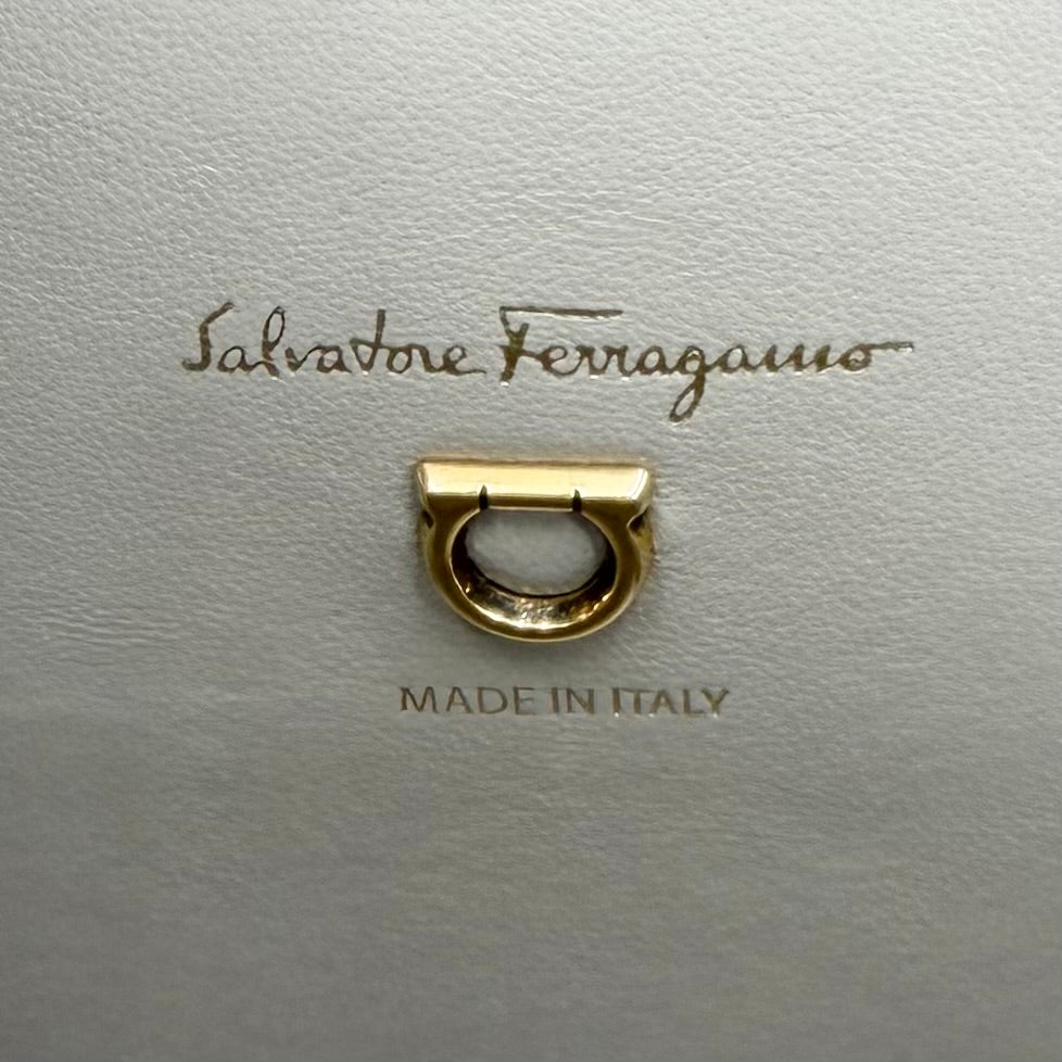 Salvatore Ferragamo サルヴァトーレフェラガモ 2WAY ガンチーニ スタジオバッグ ボックスXS ハンドバッグ ショルダーバッグ レザー ベージュ ゴールド金具 レディース【中古品】