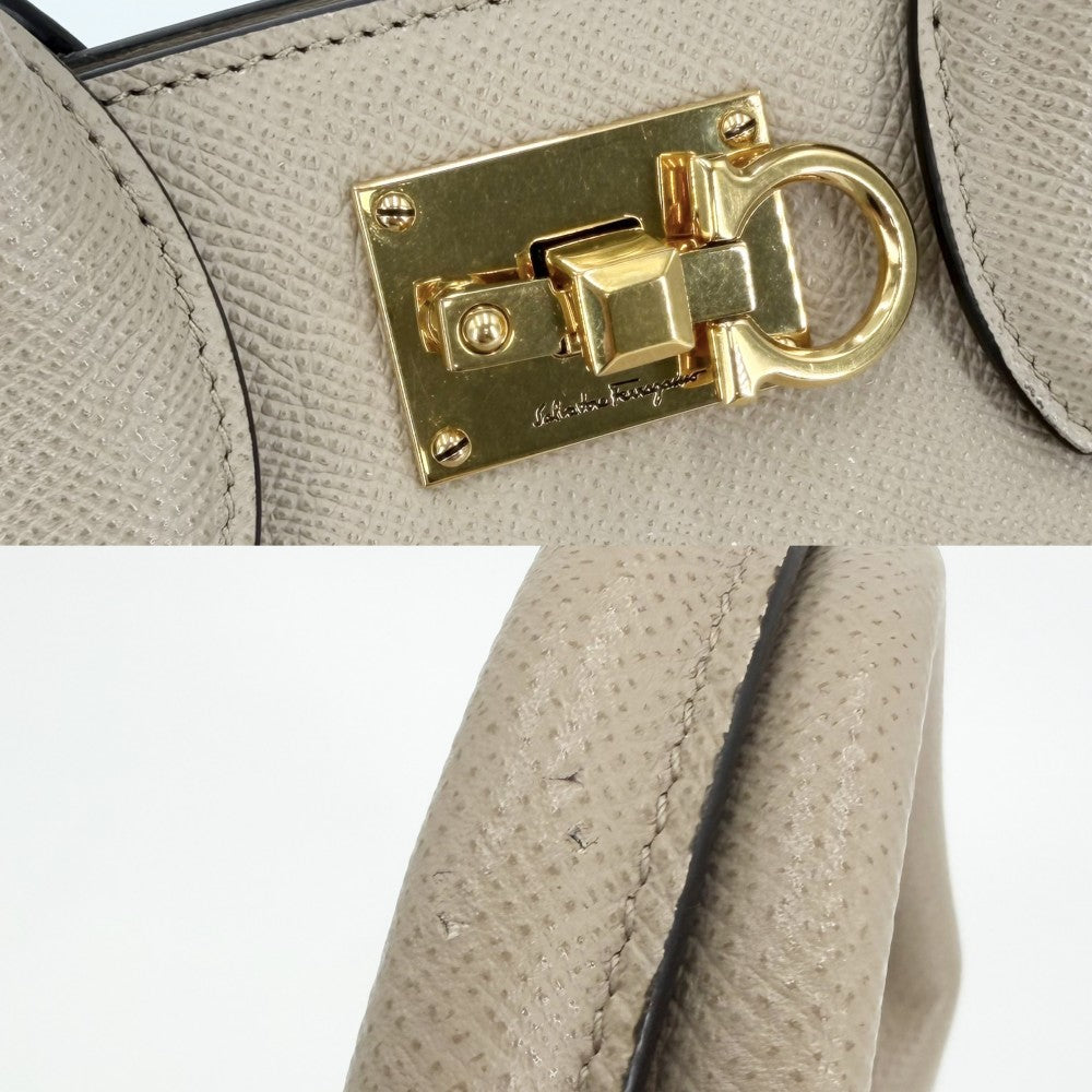 Salvatore Ferragamo サルヴァトーレフェラガモ 2WAY ガンチーニ スタジオバッグ ボックスXS ハンドバッグ ショルダーバッグ レザー ベージュ ゴールド金具 レディース【中古品】