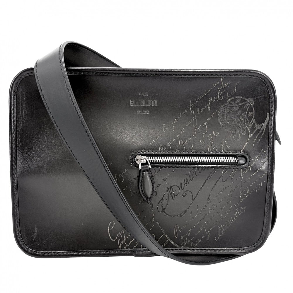 Berluti ベルルッティ ショルダーバッグ ジャーナリエ カリグラフィ レザー グレー系 シルバー金具 メンズ【中古品】