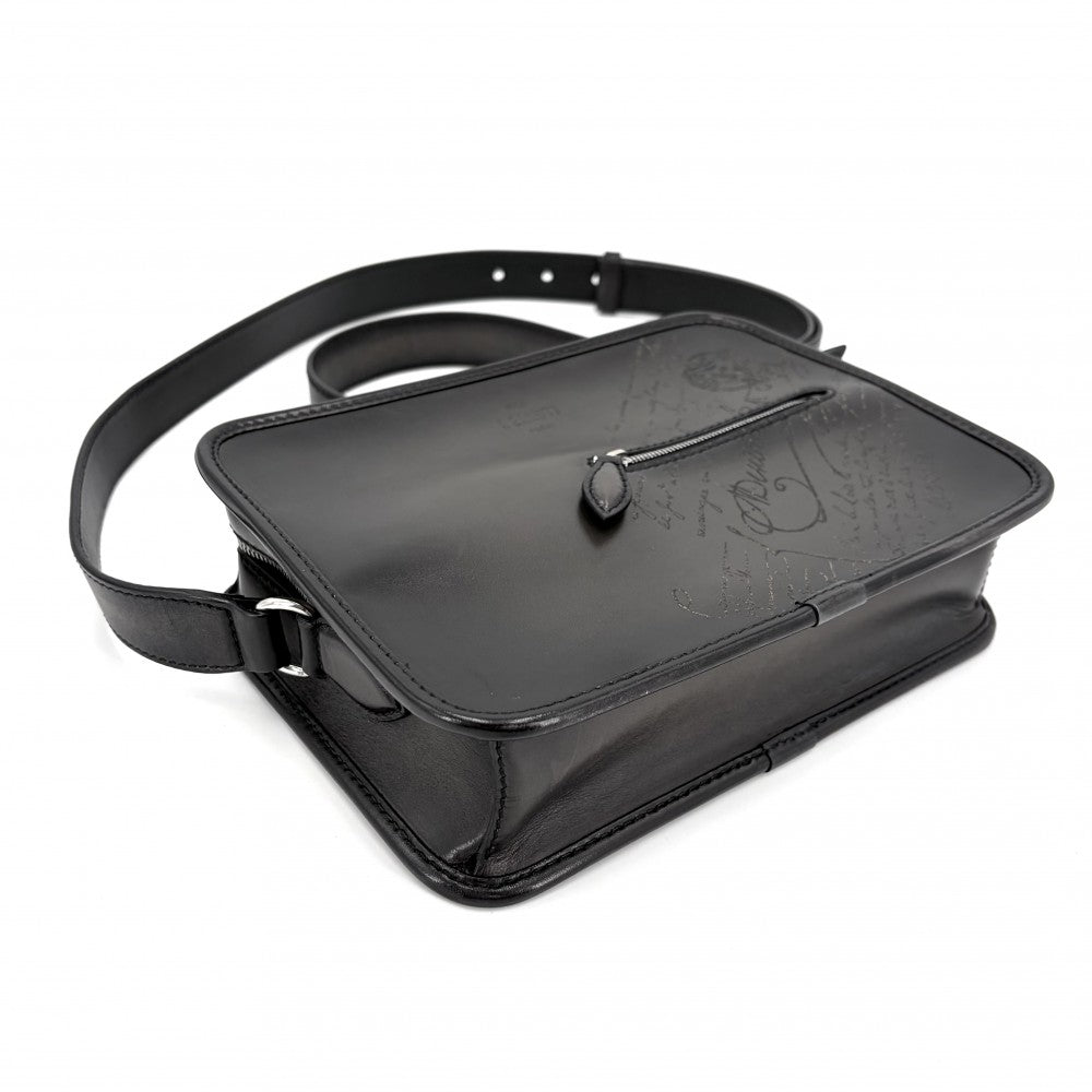 Berluti ベルルッティ ショルダーバッグ ジャーナリエ カリグラフィ レザー グレー系 シルバー金具 メンズ【中古品】