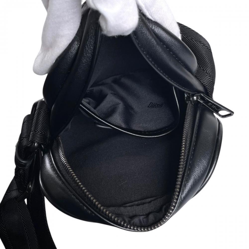 DIESEL ディーゼル ショルダーバッグ ホリディー ロゴバッグ X10260 ポリウレタン ブラック 黒 シルバー金具 メンズ【中古品】
