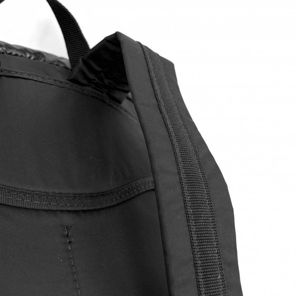MONCLER モンクレール リュック バックパック ナイロン ブラック 黒 ゴールド金具 メンズ【中古品】