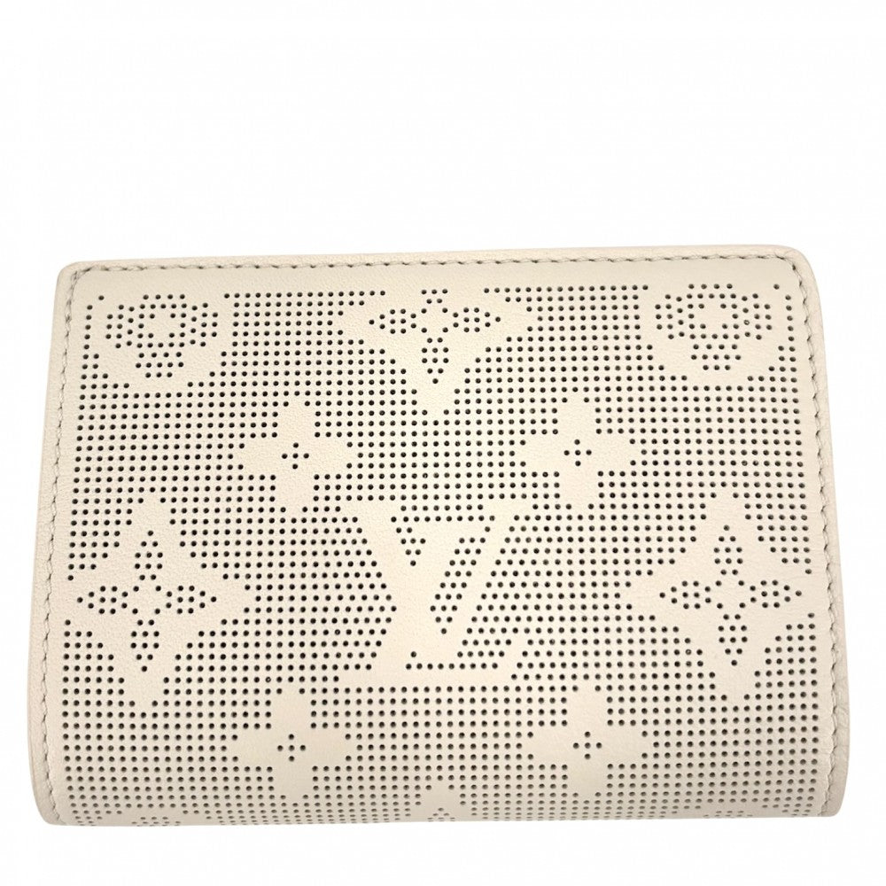 LOUIS VUITTON ルイヴィトン 三つ折り財布 モノグラムマヒナ ポルトフォイユクレア コンパクト ミニウォレット アイボリー グリーン M83075 クオーツ シルバー金具 レディース【中古品】