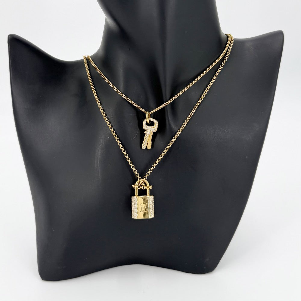 LOUIS VUITTON ルイヴィトン ネックレス 鍵モチーフ LV パドロック アクセサリー 2連チェーン ラインストーン M01593 ゴールド レディース 約18.5g【中古品】