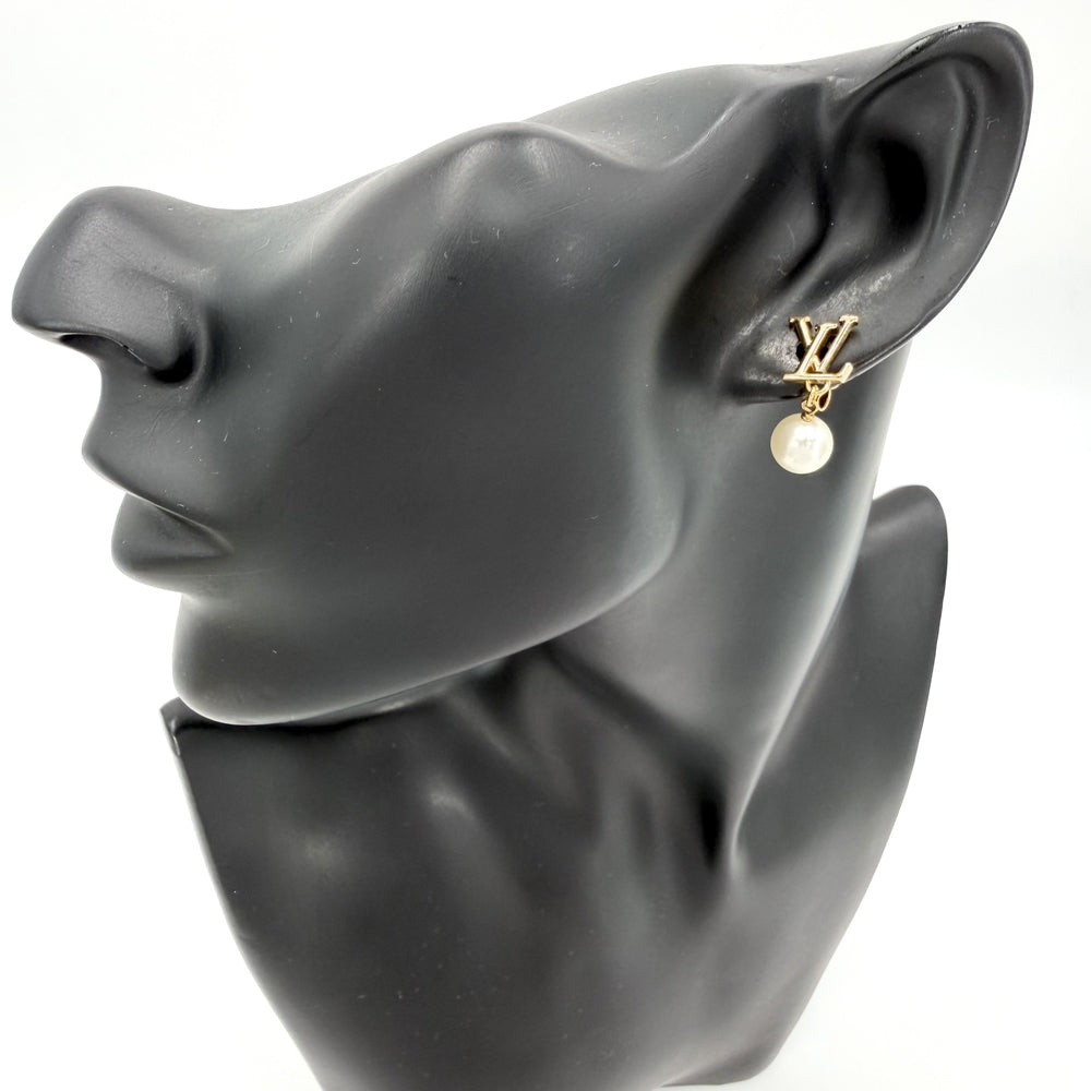 LOUIS VUITTON ルイヴィトン ピアス LV アイコニック アクセサリー フェイクパール M01585 ゴールド ホワイト 白 レディース 約2.8g【中古品】