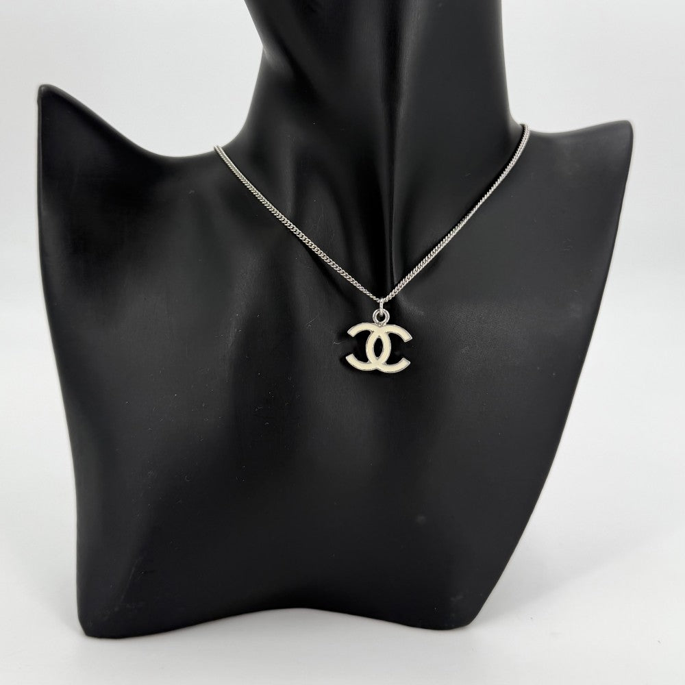 CHANEL シャネル ネックレス ココマーク アクセサリー 05V シルバー ホワイト 白 レディース 約6.2g 2005年【中古品】