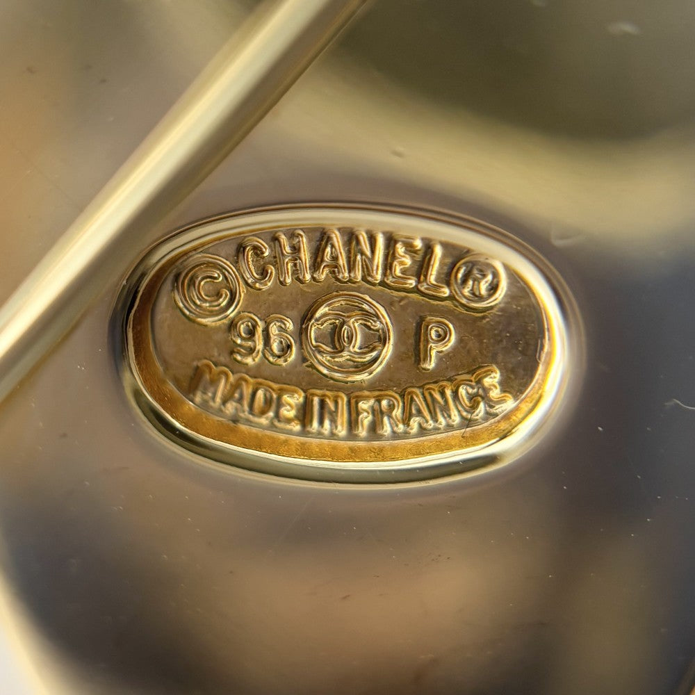 CHANEL シャネル ブローチ ココマーク ターンロックデザイン アクセサリー GP 96P ゴールド レディース 約16.1g 1996年【中古品】