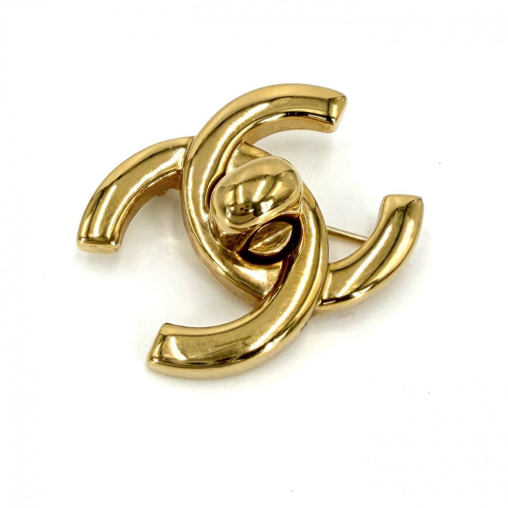 CHANEL シャネル ブローチ ココマーク ターンロックデザイン アクセサリー GP 96P ゴールド レディース 約12.2g 1996年【中古品】