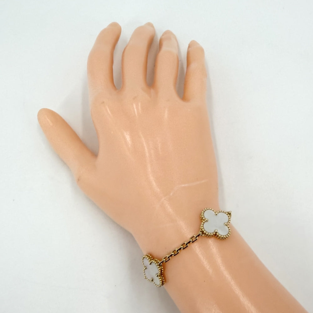 Van Cleef & Arpels ヴァンクリーフ＆アーペル ブレスレット 5モチーフ ヴィンテージ アルハンブラ アクセサリー K18イエローゴールド マザーオブパール VCARA41800 ホワイト 白 レディース 約11.6g【中古品】