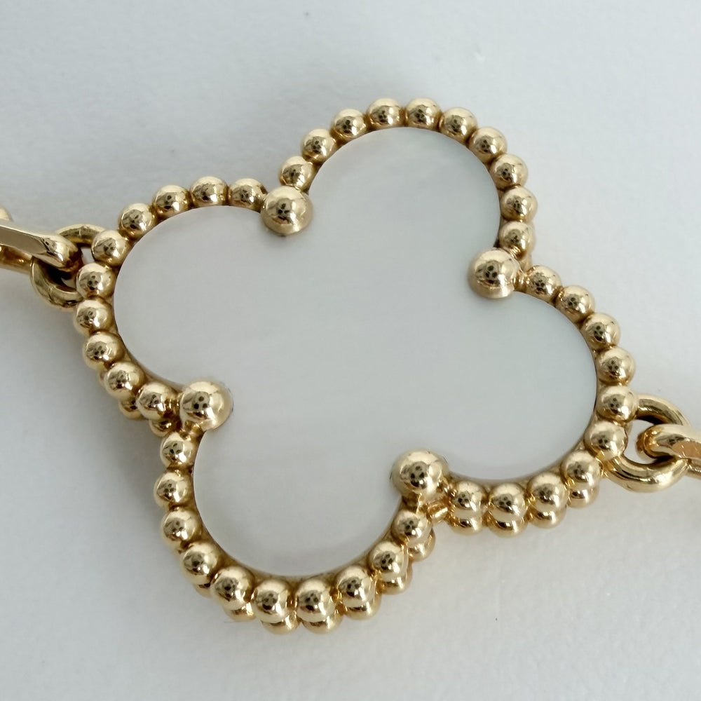Van Cleef & Arpels ヴァンクリーフ＆アーペル ブレスレット 5モチーフ ヴィンテージ アルハンブラ アクセサリー K18イエローゴールド マザーオブパール VCARA41800 ホワイト 白 レディース 約11.6g【中古品】