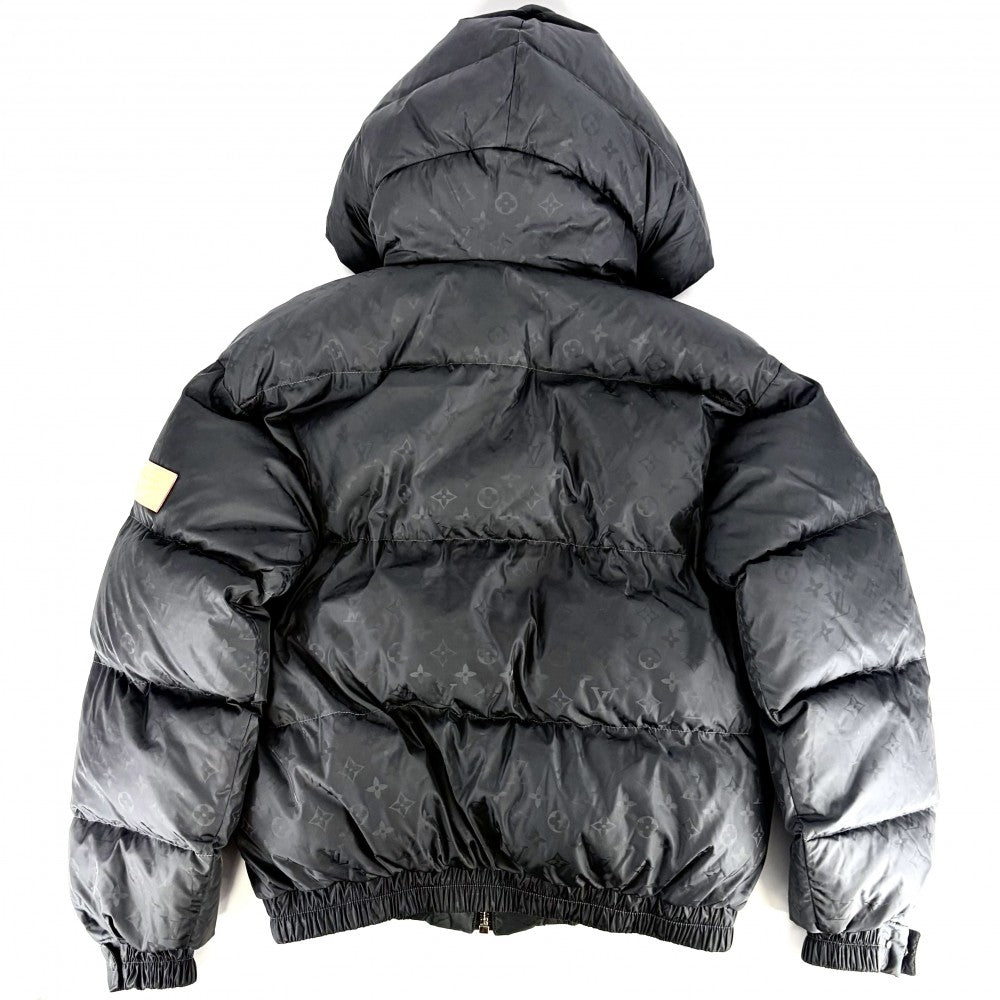 LOUIS VUITTON ルイヴィトン ダウンジャケット モノグラム アウター フード付き アパレル 服 48 グレー アイボリー シルバー金具 冬 ナイロン メンズ【中古品】