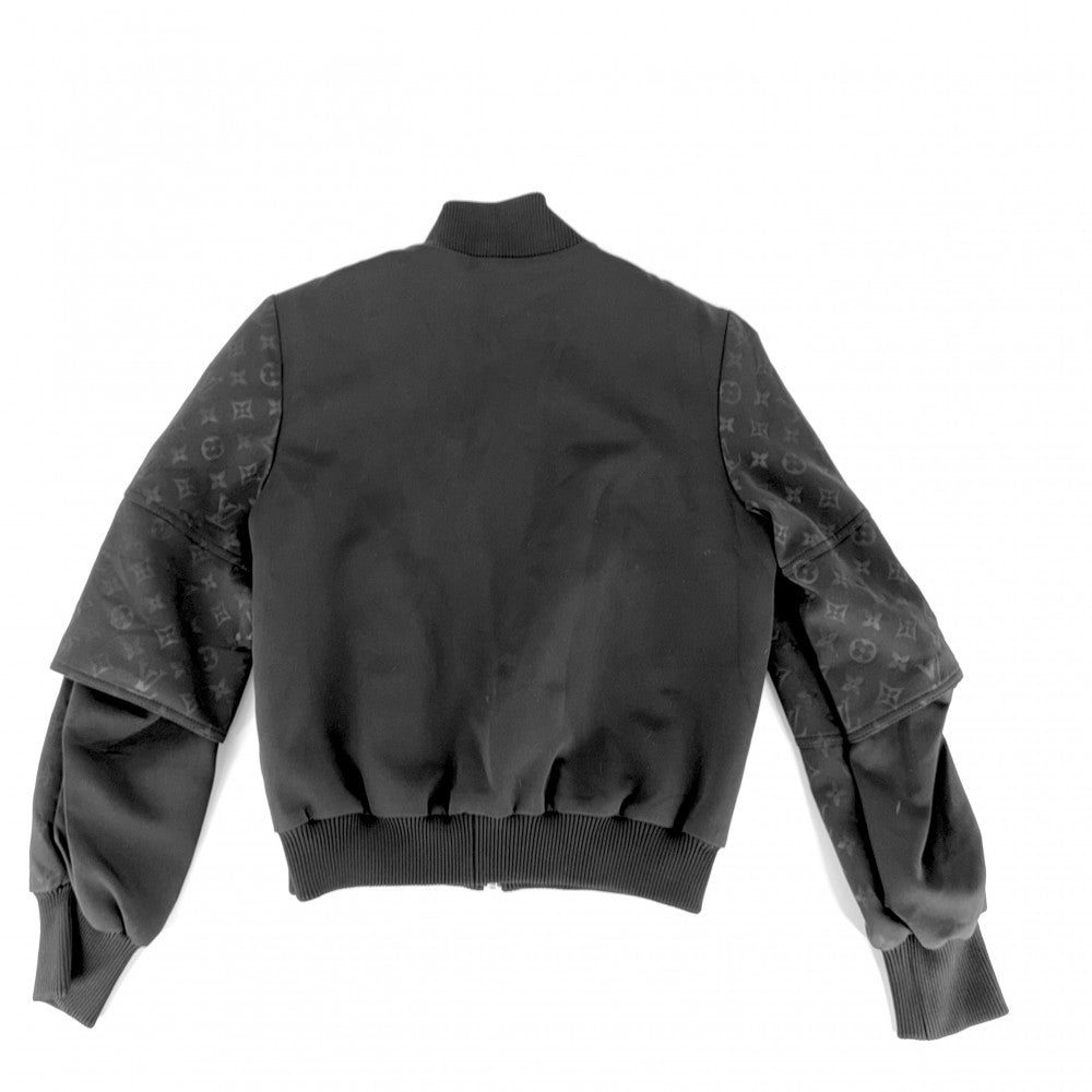 LOUIS VUITTON ルイヴィトン ブルゾン エンボスモノグラム ジップアップジャケット アパレル アウター 服 36 ブラック 黒 ゴールド金具 春 秋 ナイロン ポリウレタン レディース【中古品】