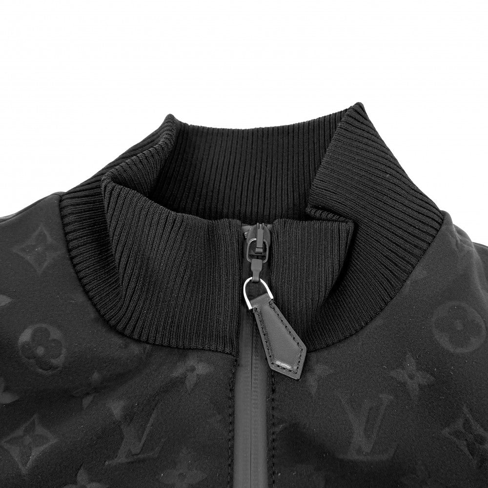 LOUIS VUITTON ルイヴィトン ブルゾン エンボスモノグラム ジップアップジャケット アパレル アウター 服 36 ブラック 黒 ゴールド金具 春 秋 ナイロン ポリウレタン レディース【中古品】
