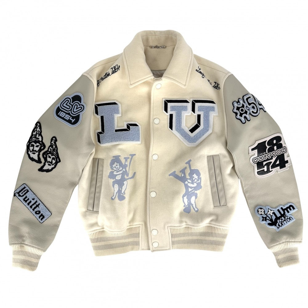 LOUIS VUITTON ルイヴィトン スタジャン マルチパッチ バーシティブルゾン アウター 服 アパレル ジャケット 46 オフホワイト ライトブルー シルバー金具 秋 冬 ウール 牛革 メンズ【中古品】