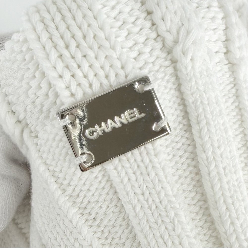 CHANEL シャネル ニット タートルネック ノースリーブ ロゴプレート アパレル 服 38 ホワイト 白 春 秋 コットン レディース【中古品】