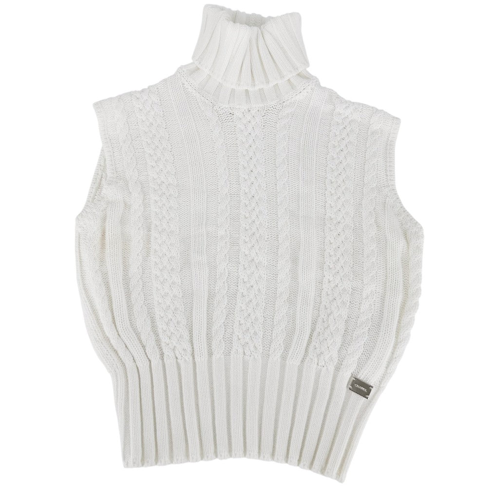 CHANEL シャネル ニット タートルネック ノースリーブ ロゴプレート アパレル 服 38 ホワイト 白 春 秋 コットン レディース【中古品】