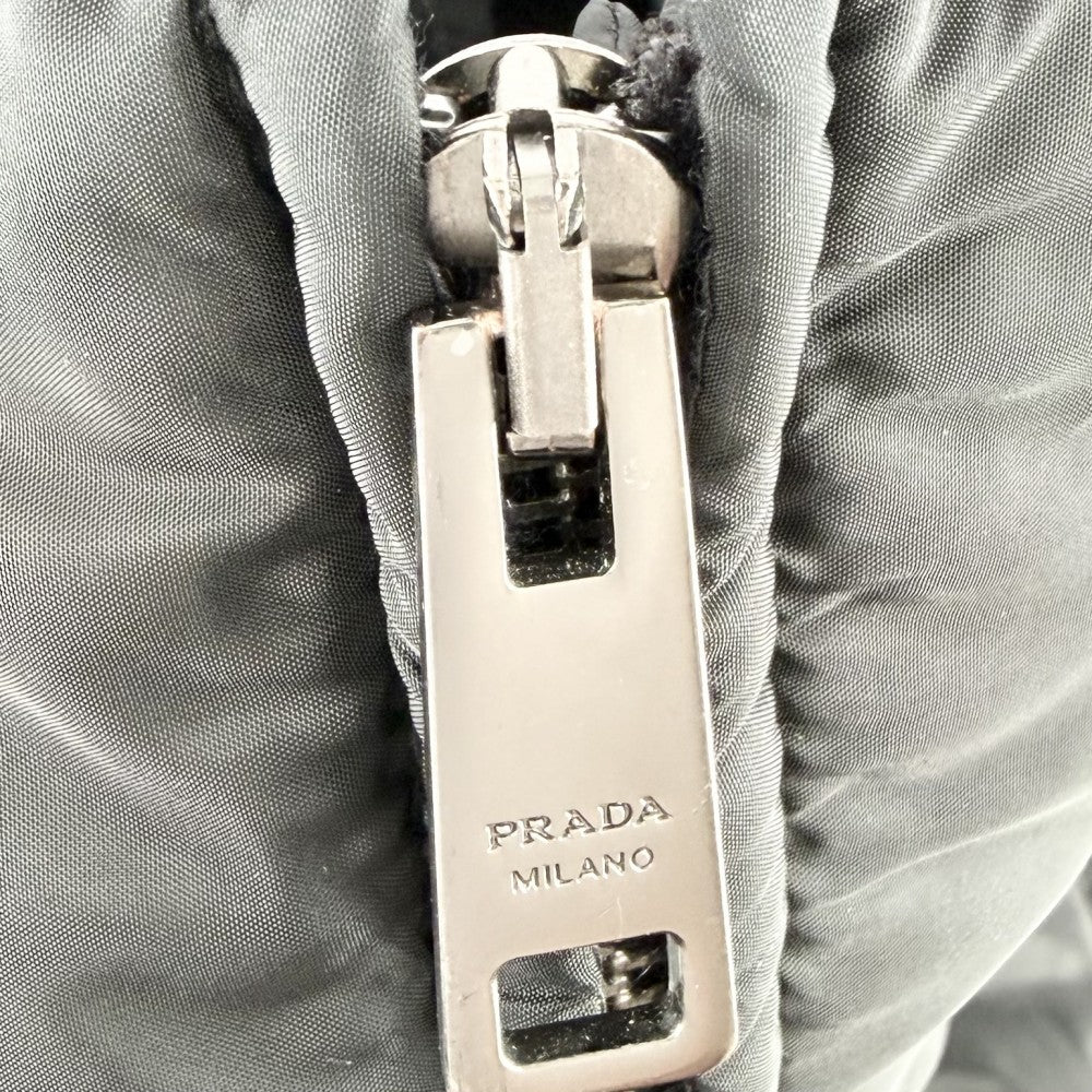 PRADA プラダ ダウンジャケット アウター トライアングルロゴ 54 SGY091 ブラック 黒 ガンメタル金具 冬 ポリエステル メンズ【中古品】