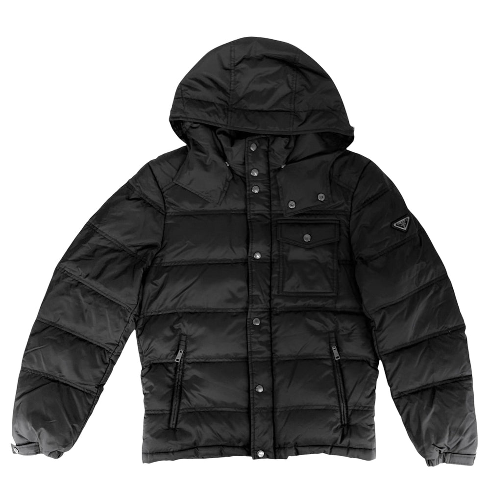 PRADA プラダ ダウンジャケット トライアングルロゴ フード付き ジャケット アウター アパレル 服 46 ブラック 黒 シルバー金具 冬 ポリエステル メンズ【中古品】