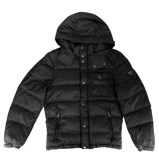 PRADA プラダ ダウンジャケット トライアングルロゴ フード付き ジャケット アウター アパレル 服 46 ブラック 黒 シルバー金具 冬 ポリエステル メンズ【中古品】