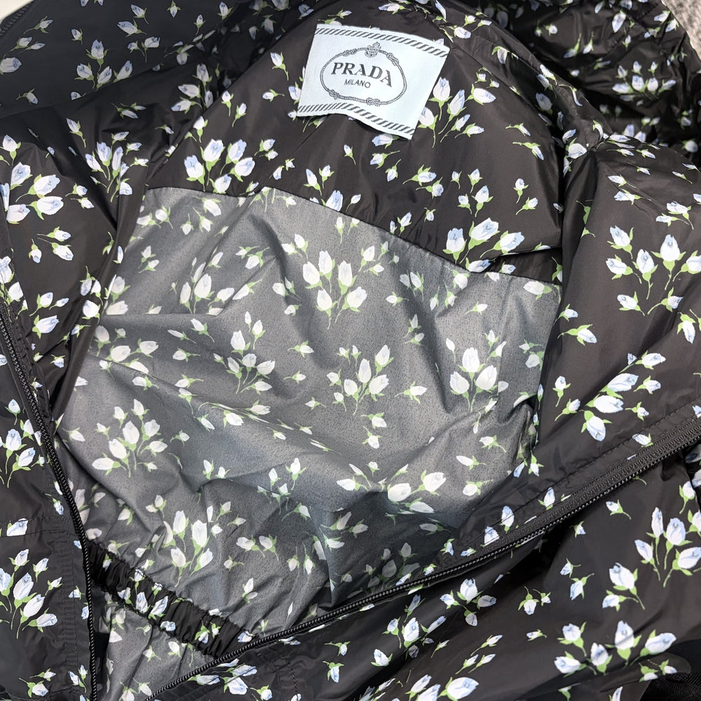 PRADA プラダ ジャケット 花柄 フード付き トライアングルロゴ アパレル 服 40 ブラック 黒 ブルー 青 シルバー金具 春 秋 ナイロン レディース【中古品】