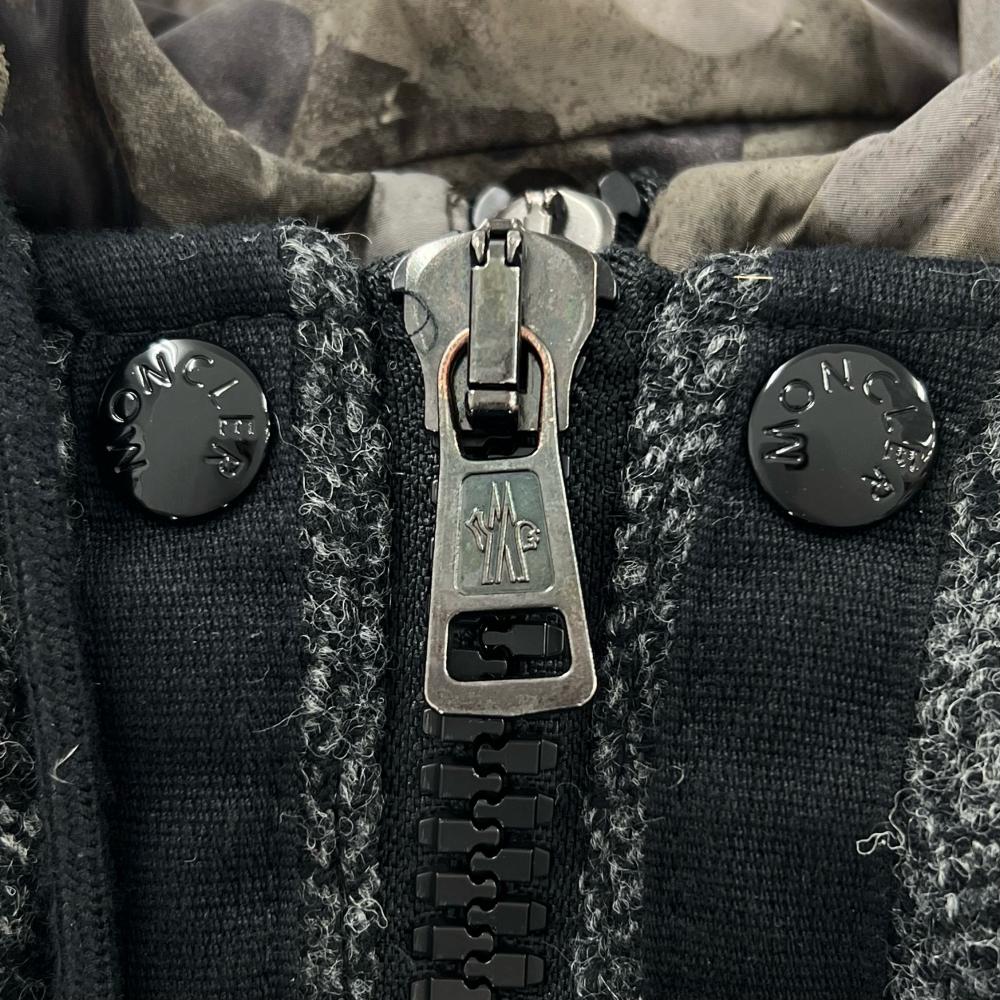 MONCLER モンクレール ダウンジャケット GUYENNE アウター カモフラージュ 迷彩 サイズ２ 320914197885 ブラック 黒 グレー 冬 ウール メンズ【中古品】