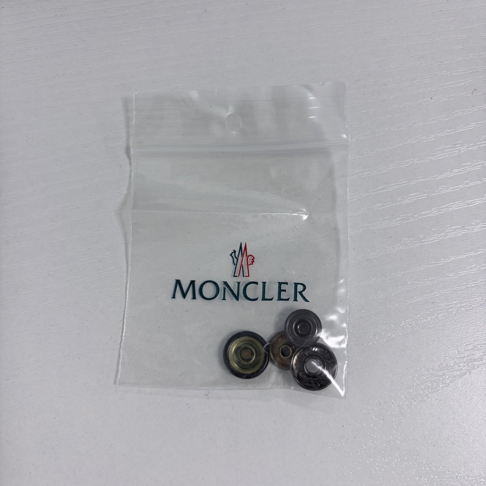 MONCLER モンクレール ダウンジャケット FOURMI GIUBBOTTO アウター アパレル 服 ブルー 青 ブラック金具 冬 ナイロン メンズ【中古品】