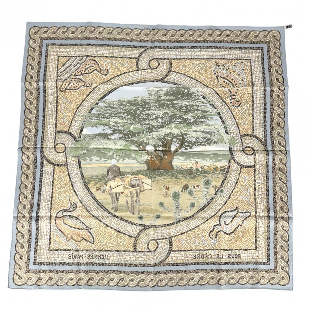 HERMES エルメス スカーフ カレ90 SOUS LE CEDRE ヒマラヤ杉の下で ファッションアイテム Carres シルク ライトブルー マルチカラー レディース【中古品】