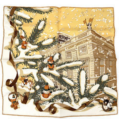 HERMES エルメス スカーフ カレ45 フォーブル 24番地のクリスマス ファッションアイテム プチカレ シルク イエロー系 マルチカラー レディース【中古品】
