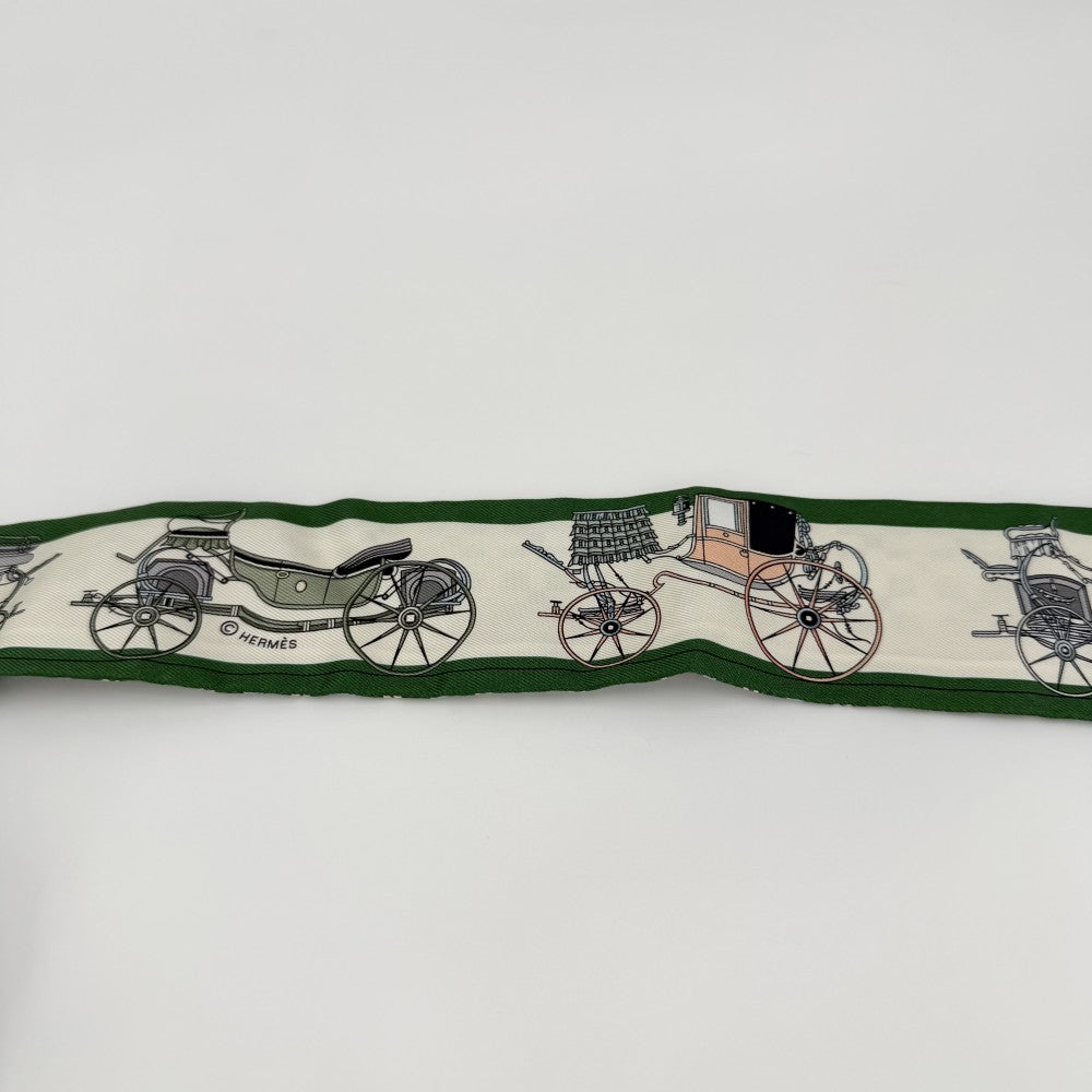 【開店SALE】 HERMES エルメス スカーフ ツイリー LES VOITURESA NOUVELLE 馬車の変遷 Twilly ファッションアイテム シルク グリーン 緑 レディース【中古品】