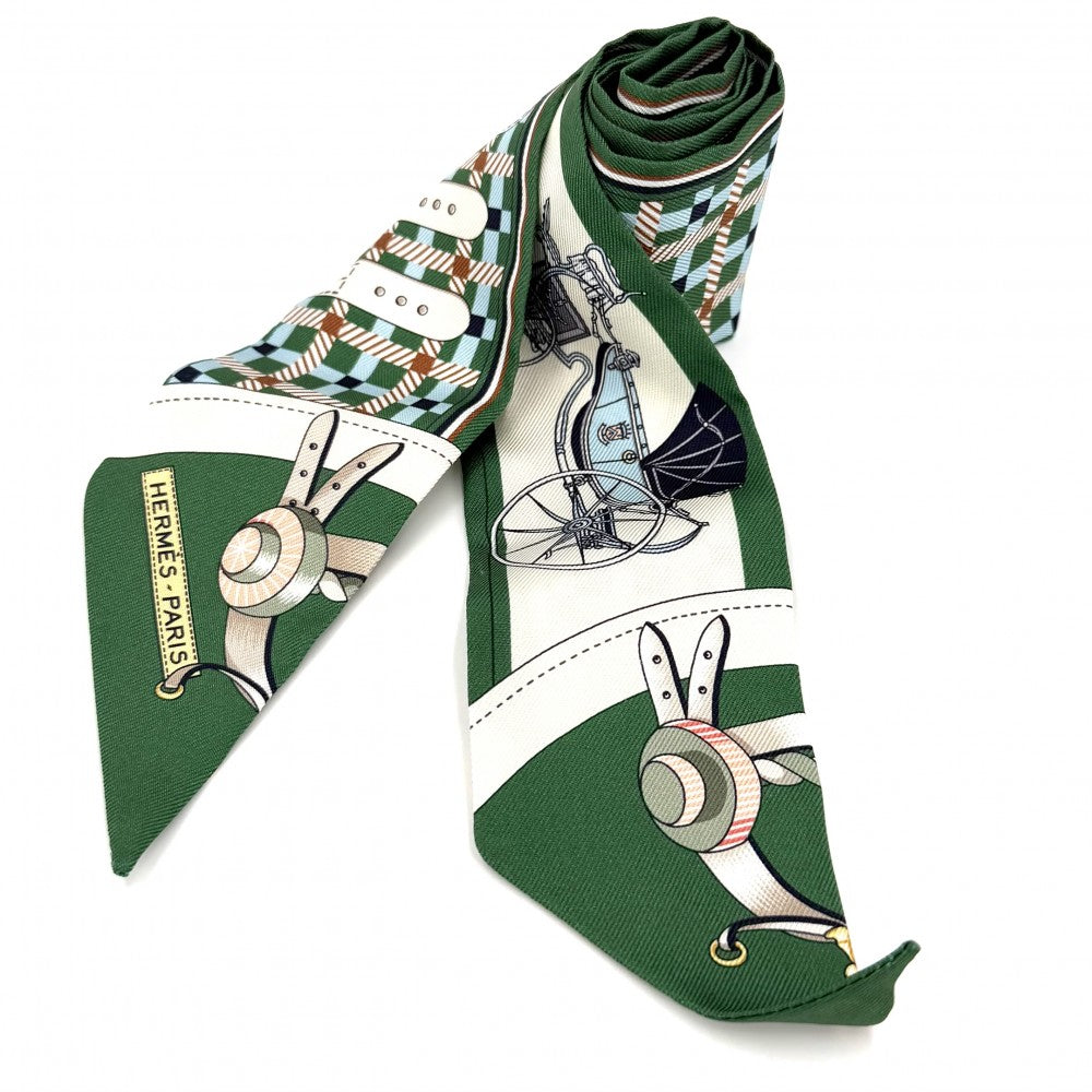【開店SALE】 HERMES エルメス スカーフ ツイリー LES VOITURESA NOUVELLE 馬車の変遷 Twilly ファッションアイテム シルク グリーン 緑 レディース【中古品】