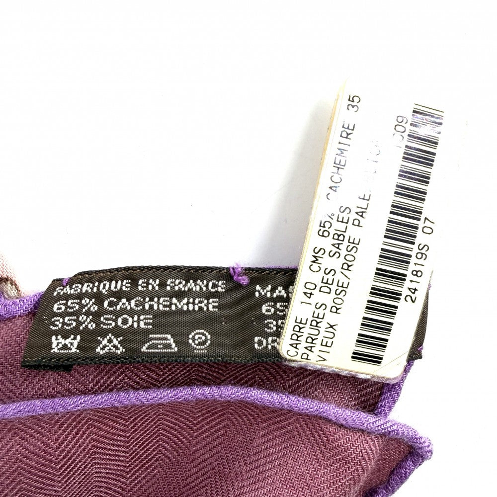 HERMES エルメス ストール カレジェアン PARURES DES SABLES スカーフ 大判 ファッションアイテム 砂漠のアクセサリー カレ140 カシミヤ シルク ピンク パープル 紫
 レディース【中古品】