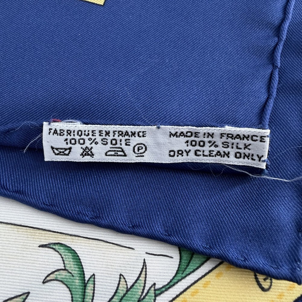 HERMES エルメス スカーフ カレ90 COSTUMES CIVILS ACTUELS 現代市民の服装 ファッションアイテム シルク ブルー 青 イエロー レディース【中古品】