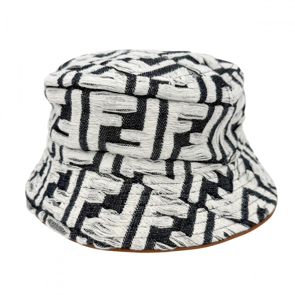 FENDI フェンディ ハット ズッカ バケットハット　 デニム 帽子 Lサイズ ファッションアイテム メンズ レディース FXQ958 コットン ホワイト 白 ネイビー 紺 ユニセックス【中古品】