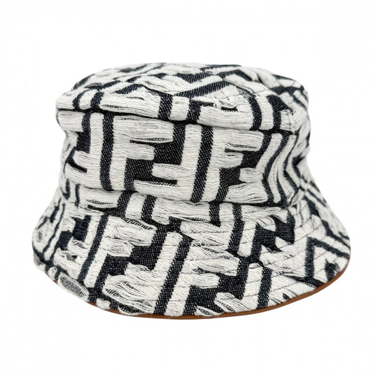 FENDI フェンディ ハット ズッカ バケットハット　 デニム 帽子 Lサイズ ファッションアイテム メンズ レディース FXQ958 コットン ホワイト 白 ネイビー 紺 ユニセックス【中古品】