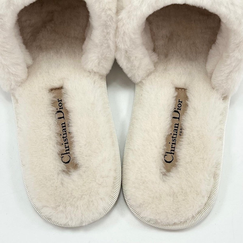 【開店SALE】 Christian Dior クリスチャンディオール サンダル ロゴライン ムートン スリッパ ボアミュール 冬 ホワイト 白 レディース【中古品】