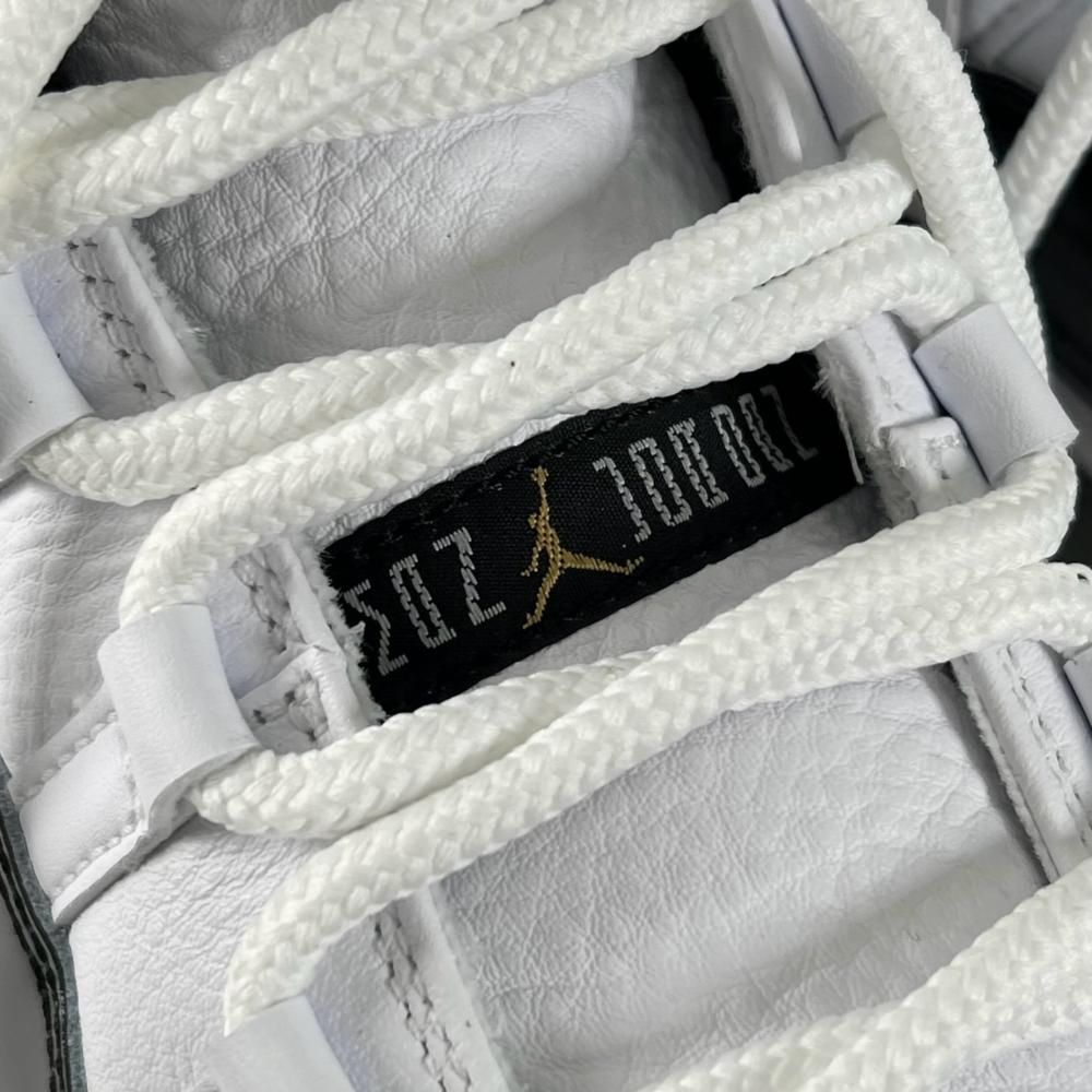 NIKE ナイキ 靴 エアジョーダン11 Retro Gratitude 26CM レザー ゴム ブラック 黒 ホワイト 白 メンズ 約1420g【中古品】